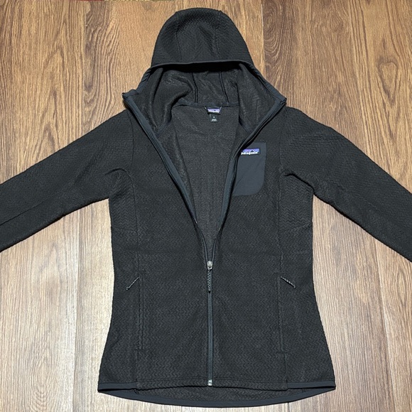 Patagonia R1 Air Jacket w Hood - Picture 4 of 9